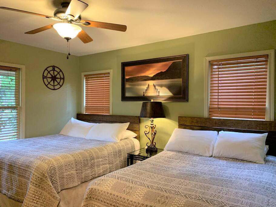 The River Haven - Sleeps 32 - On Guadalupe River Сегин Экстерьер фото