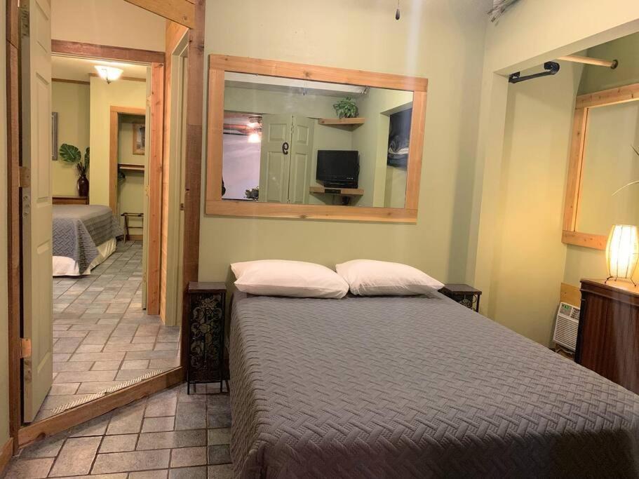 The River Haven - Sleeps 32 - On Guadalupe River Сегин Экстерьер фото