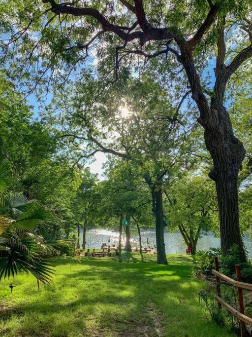 The River Haven - Sleeps 32 - On Guadalupe River Сегин Экстерьер фото