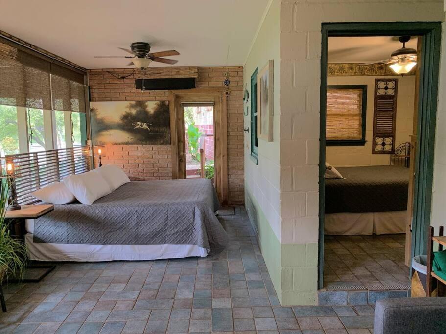 The River Haven - Sleeps 32 - On Guadalupe River Сегин Экстерьер фото