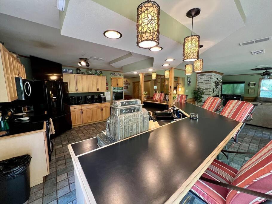 The River Haven - Sleeps 32 - On Guadalupe River Сегин Экстерьер фото