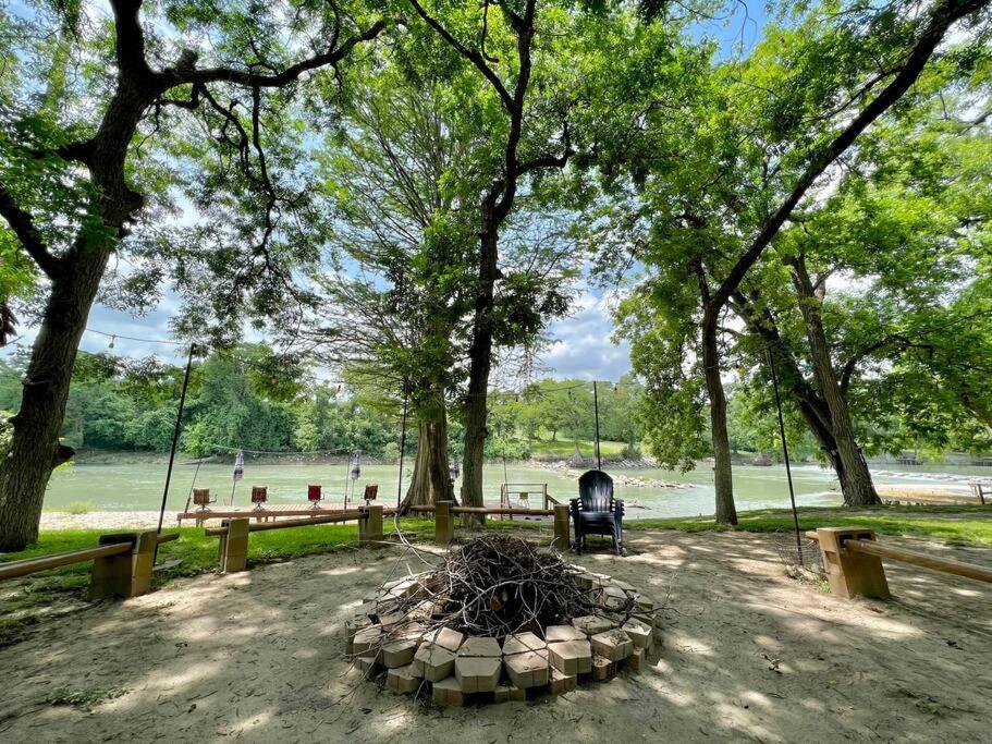The River Haven - Sleeps 32 - On Guadalupe River Сегин Экстерьер фото