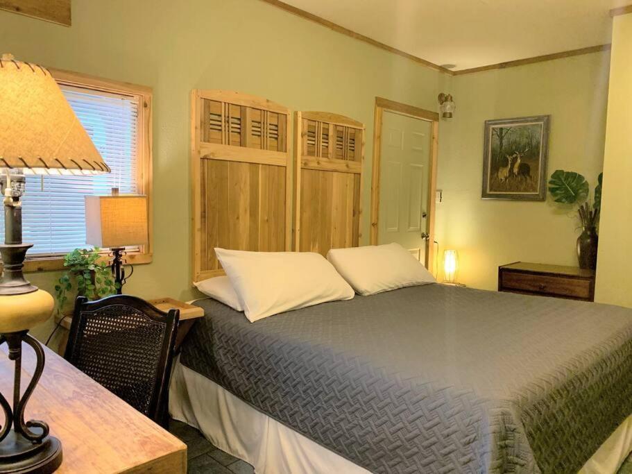 The River Haven - Sleeps 32 - On Guadalupe River Сегин Экстерьер фото