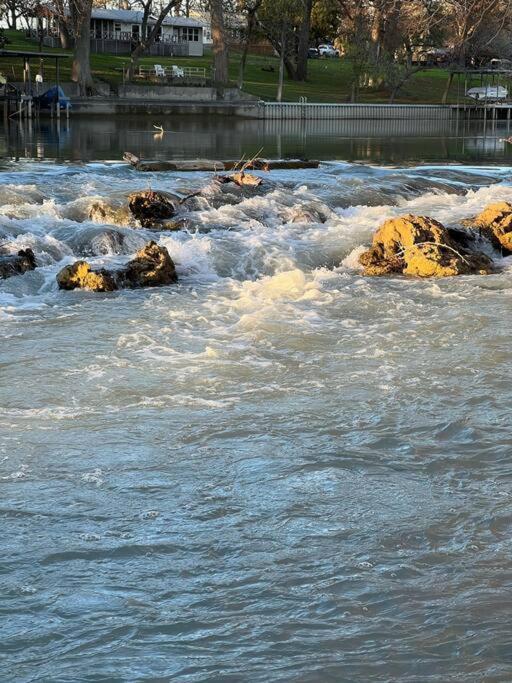 The River Haven - Sleeps 32 - On Guadalupe River Сегин Экстерьер фото