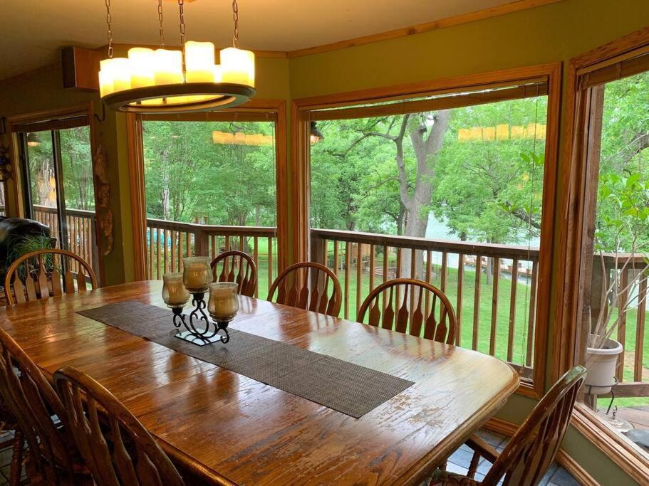 The River Haven - Sleeps 32 - On Guadalupe River Сегин Экстерьер фото