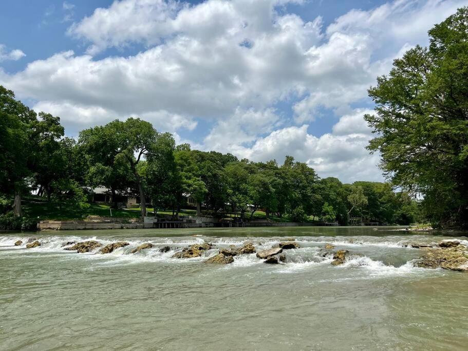 The River Haven - Sleeps 32 - On Guadalupe River Сегин Экстерьер фото