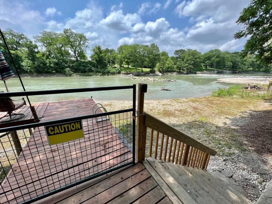 The River Haven - Sleeps 32 - On Guadalupe River Сегин Экстерьер фото