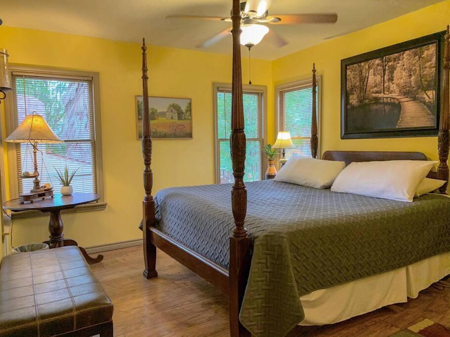 The River Haven - Sleeps 32 - On Guadalupe River Сегин Экстерьер фото