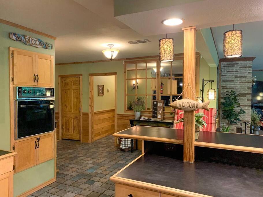 The River Haven - Sleeps 32 - On Guadalupe River Сегин Экстерьер фото