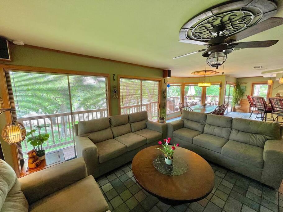 The River Haven - Sleeps 32 - On Guadalupe River Сегин Экстерьер фото
