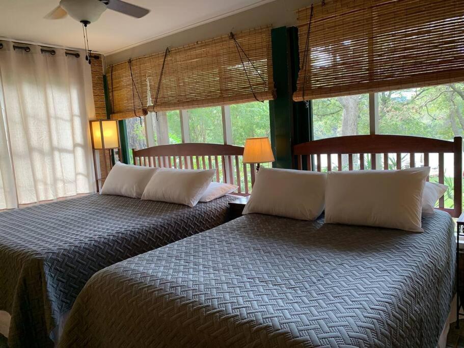 The River Haven - Sleeps 32 - On Guadalupe River Сегин Экстерьер фото