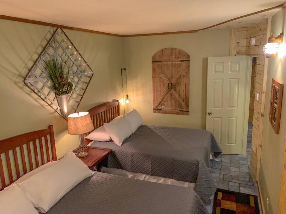 The River Haven - Sleeps 32 - On Guadalupe River Сегин Экстерьер фото