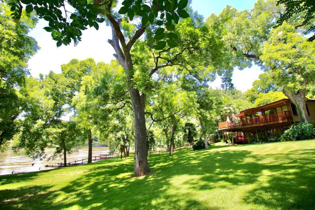 The River Haven - Sleeps 32 - On Guadalupe River Сегин Экстерьер фото