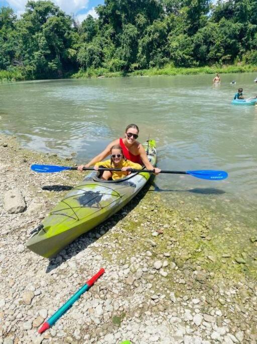 The River Haven - Sleeps 32 - On Guadalupe River Сегин Экстерьер фото