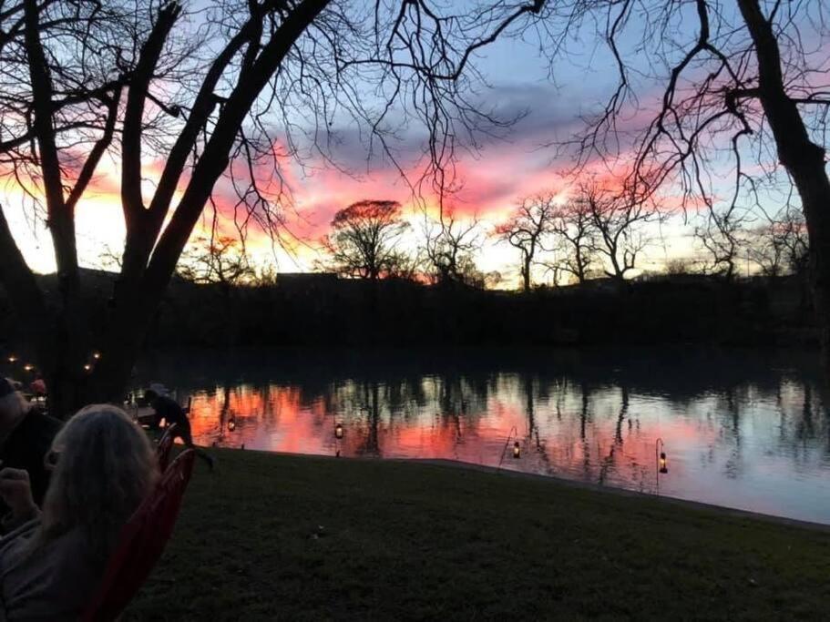 The River Haven - Sleeps 32 - On Guadalupe River Сегин Экстерьер фото