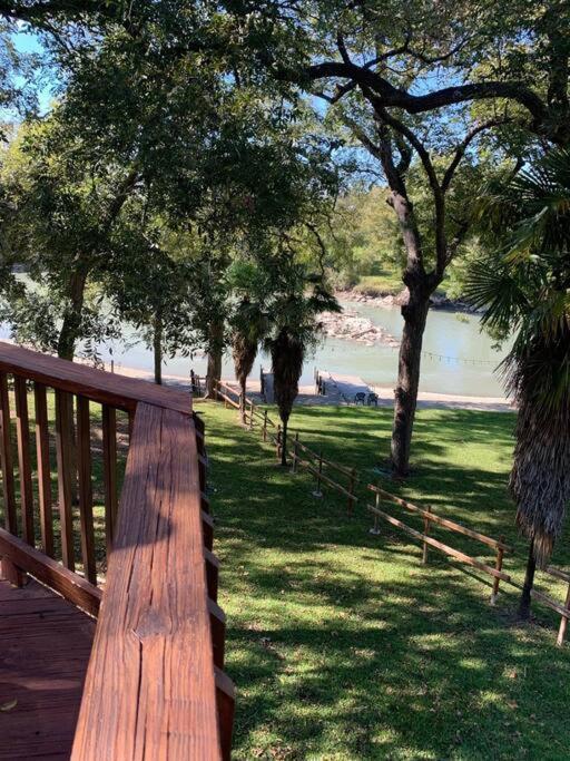 The River Haven - Sleeps 32 - On Guadalupe River Сегин Экстерьер фото