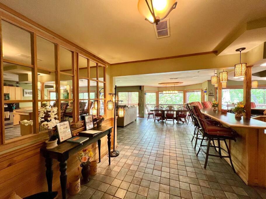 The River Haven - Sleeps 32 - On Guadalupe River Сегин Экстерьер фото