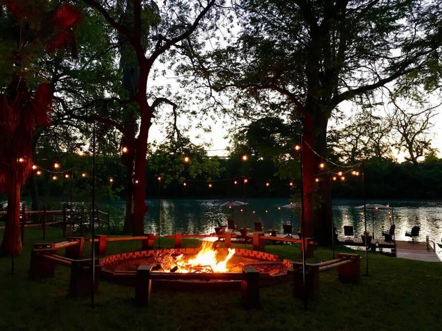 The River Haven - Sleeps 32 - On Guadalupe River Сегин Экстерьер фото